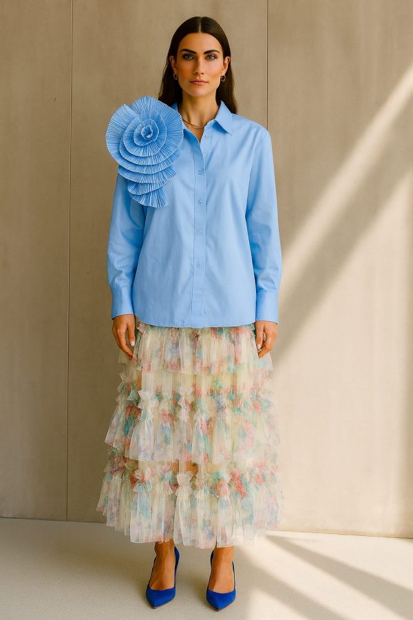 Camisa Azul Flor en Hombro